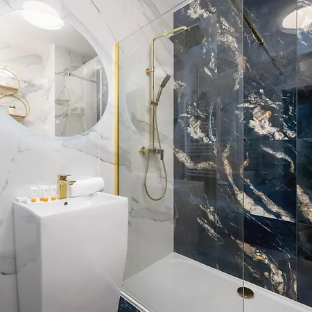 Апартаменты Stylish Strzelecka With Parking By Renters *