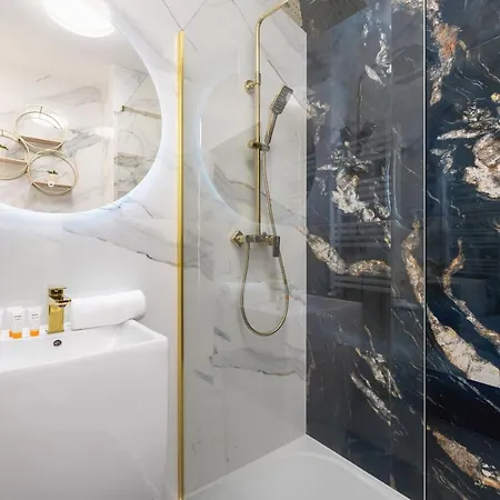 Stylish Strzelecka With Parking By Renters *