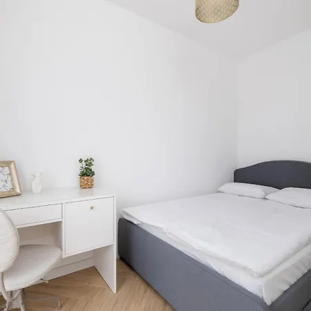 Stylish Strzelecka With Parking By Renters Katowice
