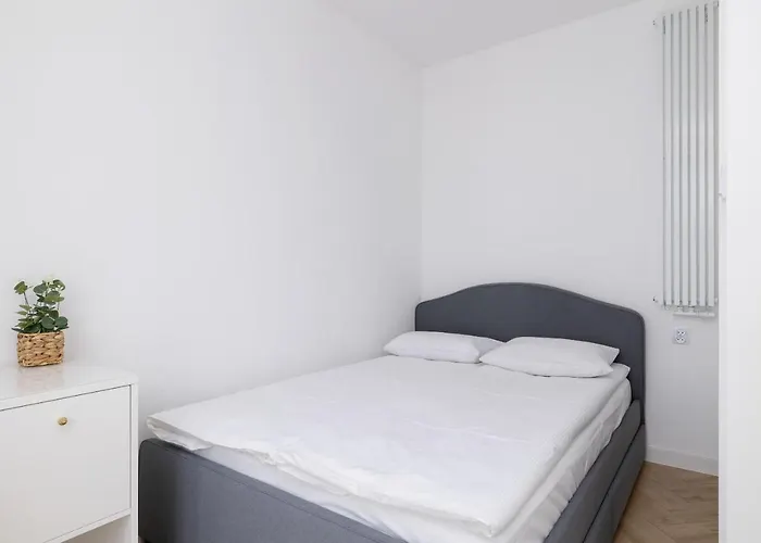 Stylish Strzelecka With Parking By Renters Apartment Katowice