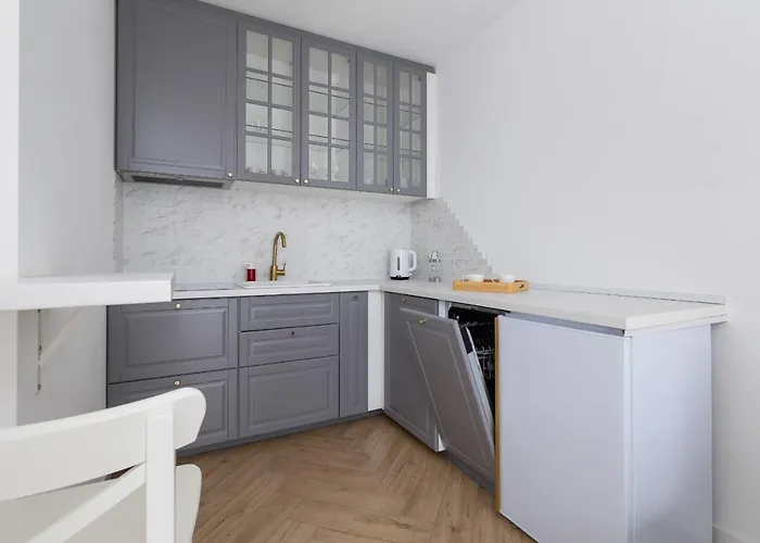 Stylish Strzelecka With Parking By Renters * 卡托维兹